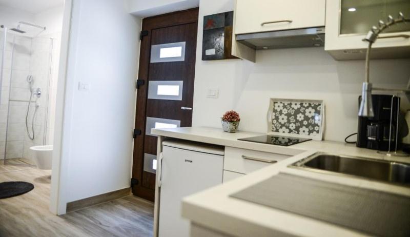 Modern Getaway Studio For Two 罗维尼 外观 照片