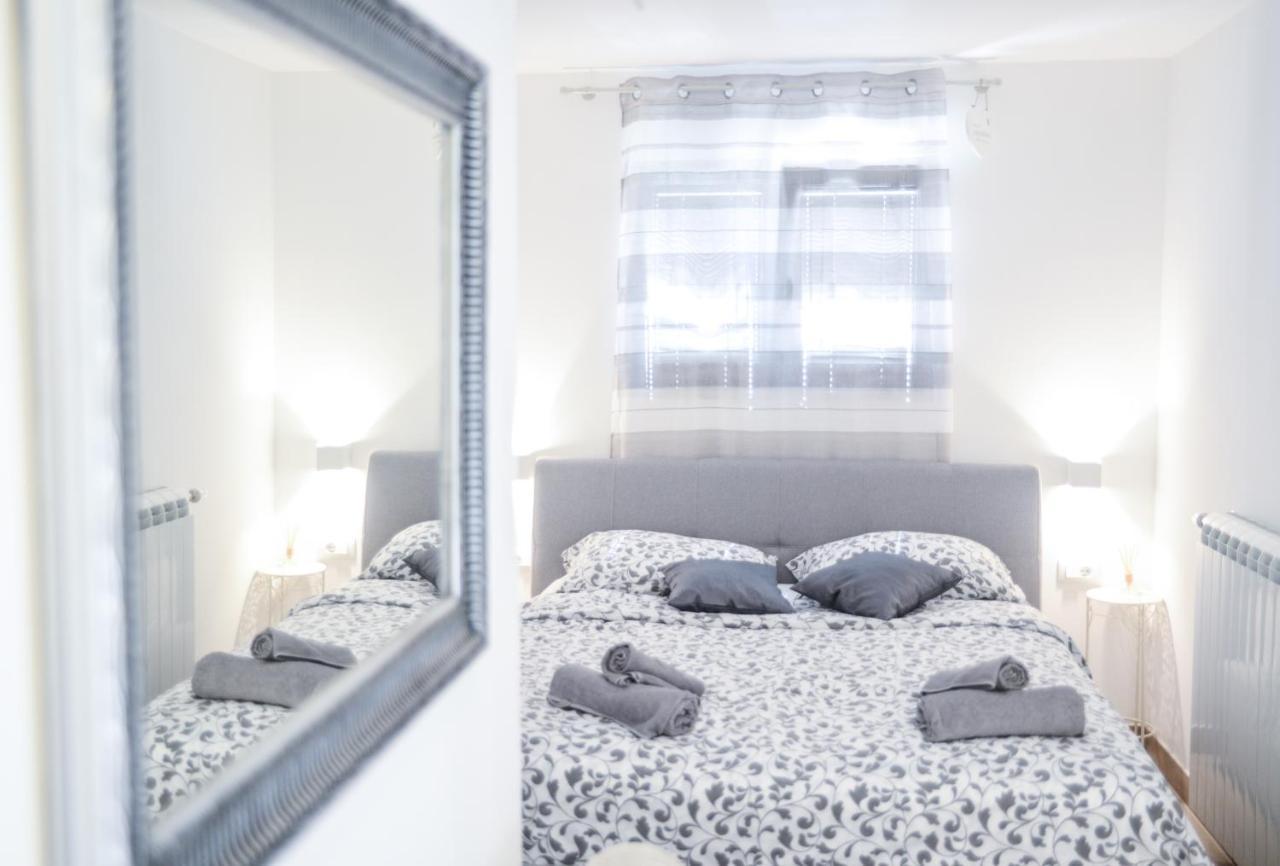 Modern Getaway Studio For Two 罗维尼 外观 照片