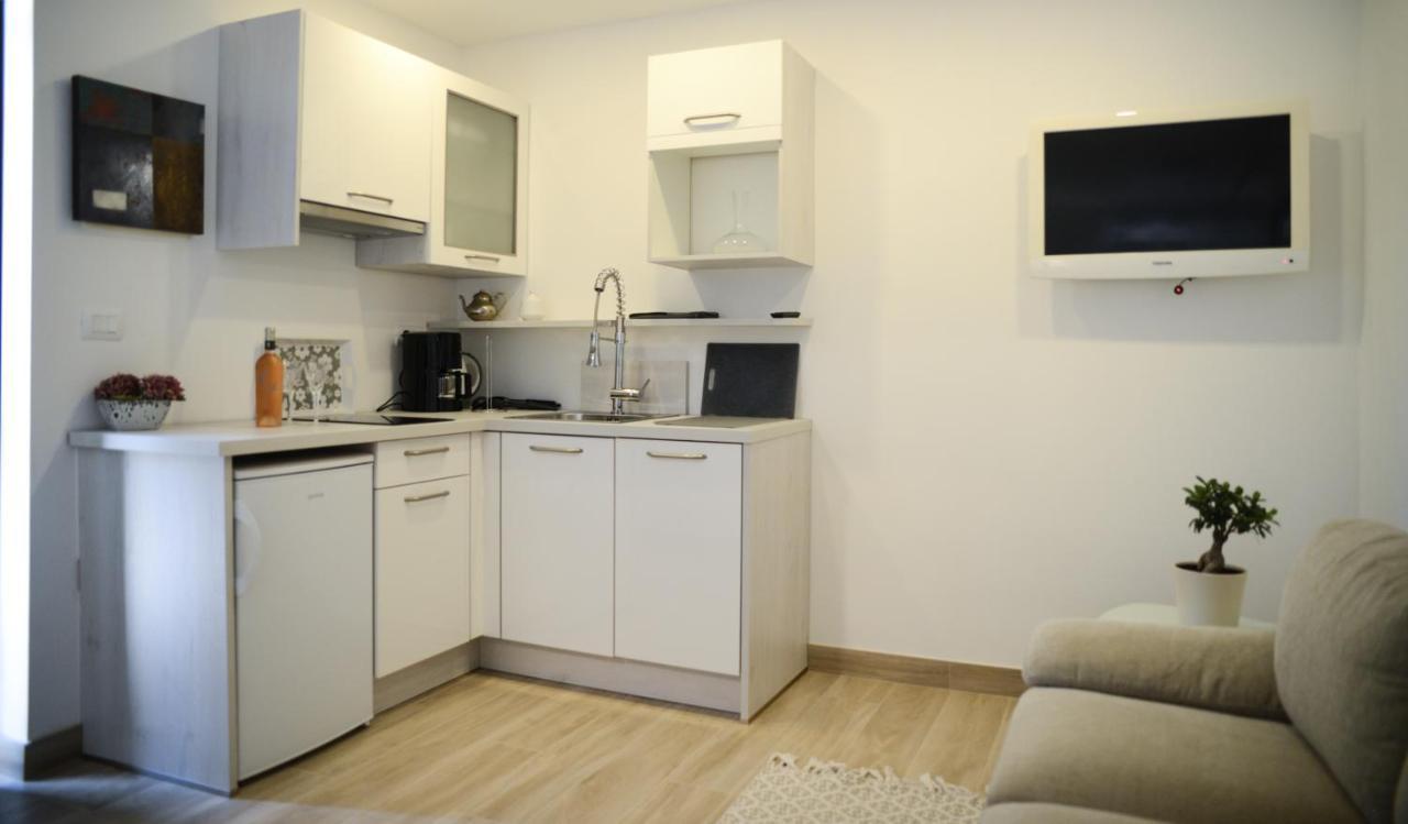 Modern Getaway Studio For Two 罗维尼 外观 照片
